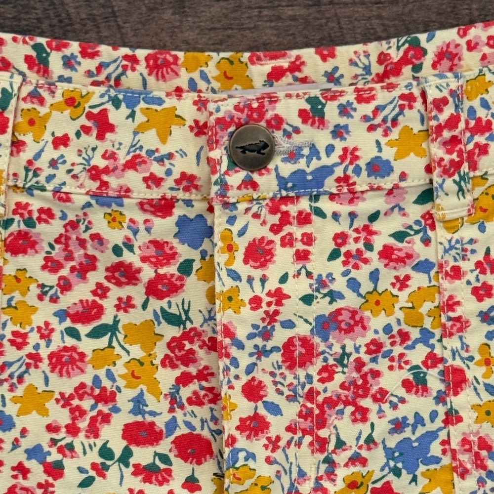 Toad&Co Earthworks Ditsy Floral Organic Cotton Camp Shorts, Yellow,8 (NWOT) - Picture 4 of 9